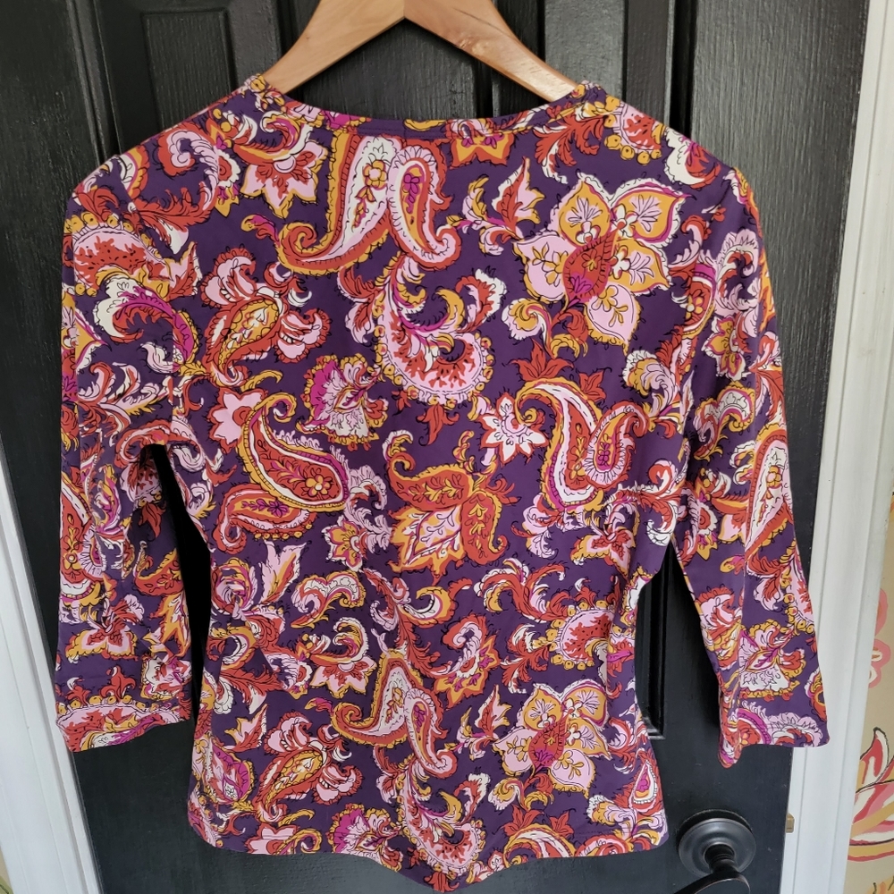 Pullover top with 3/4 length sleeves.